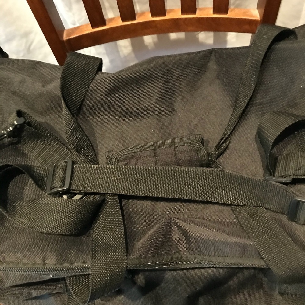🇺🇸ALS🇺🇸 EUC Zippable/Foldable Black Duffle Bag - Picture 8 of 11
